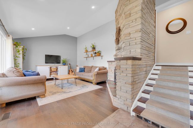 24 Rodgers Dr, House other with 3 bedrooms, 2 bathrooms and 2 parking in Stirling ON | Image 8