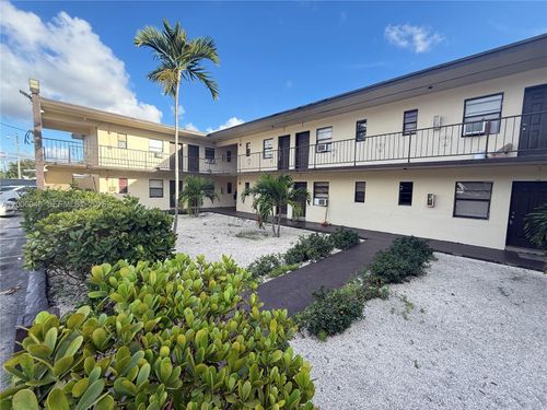 206-3330 Nw 48th Ter, Miami, FL, 33142-3376 | Card Image