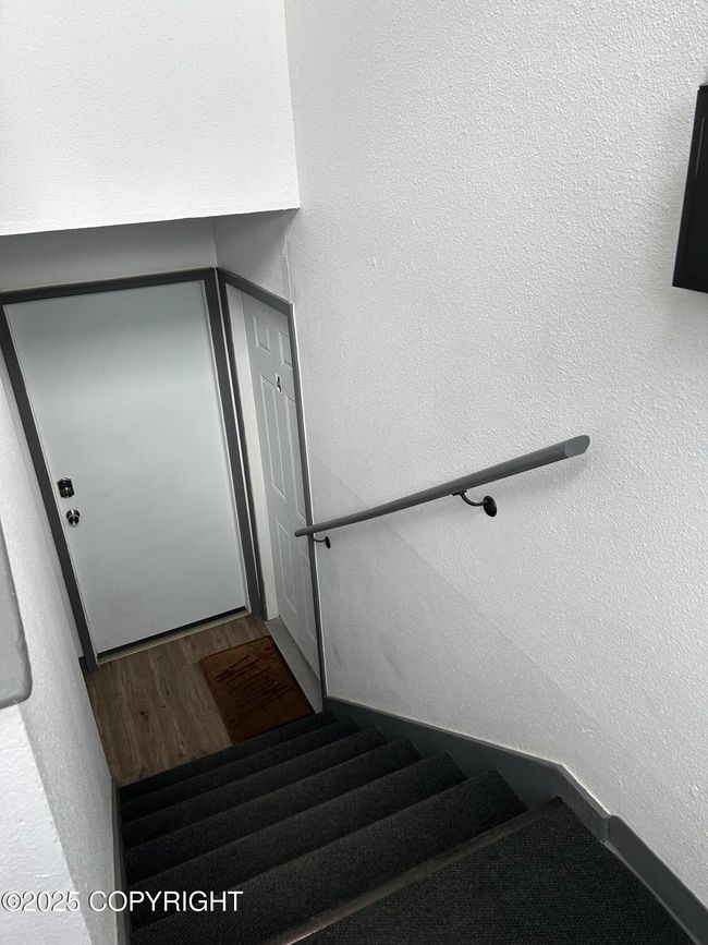 Staricase to the lower area | Image 10