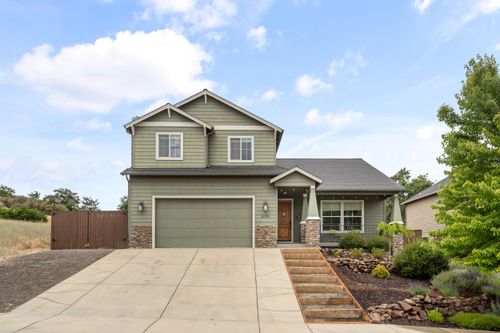 4375 Vista Pointe Dr, Medford, OR, 97504-9452 | Card Image