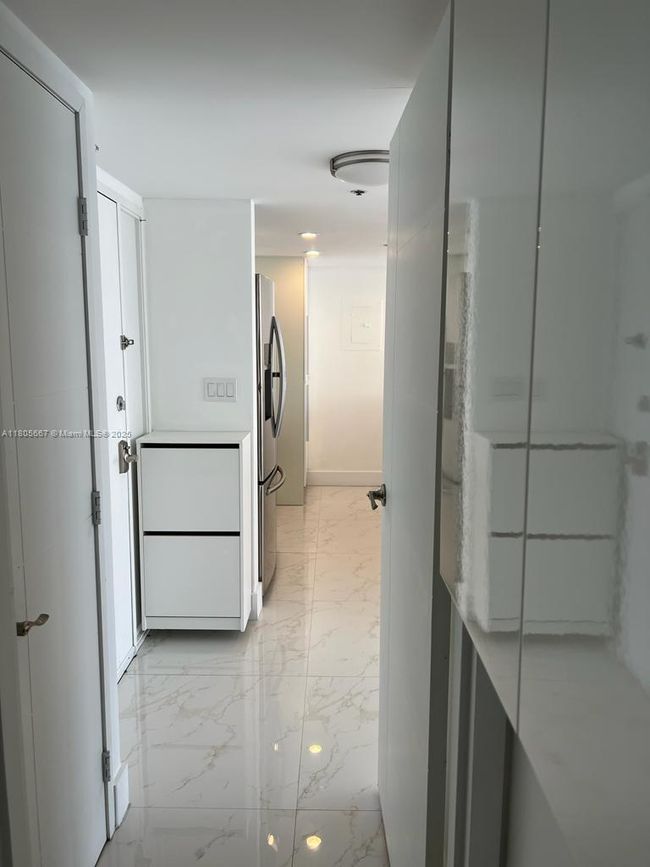 APT-1622 - 7601 E Treasure Dr, Condo with 2 bedrooms, 2 bathrooms and null parking in North Bay Village FL | Image 29