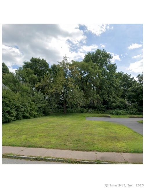 130 Eldridge St, Manchester, CT, 06040-6112 | Card Image