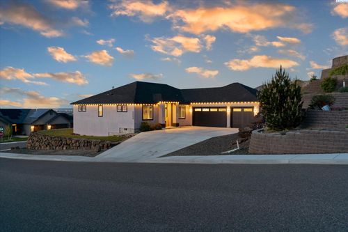 6888 Cyprus Loop, West Richland, WA, 99353 | Card Image