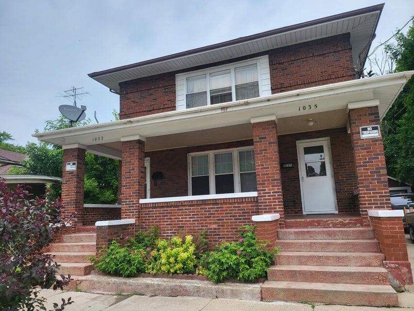 Pearl St, Racine, WI 53403