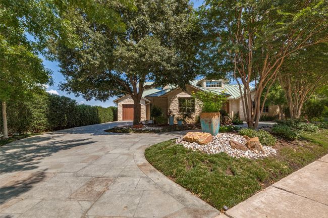 Front of home with view of circular driveway and 3rd car garage | Image 40