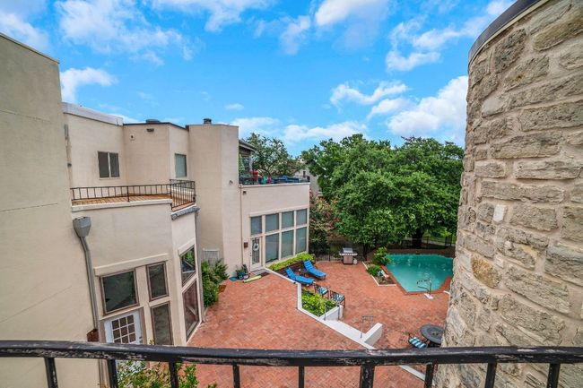 Balcony overlooking pool | Image 22