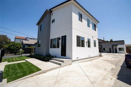 1056 Hoffman Ave, Long Beach, CA, 90813-3804 | Card Image