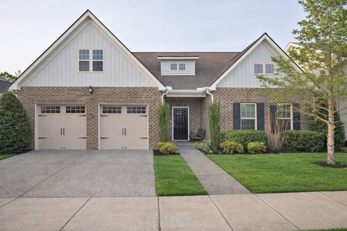 240 Jocelyn Dr, Cottontown, TN, 37048-1402 | Card Image
