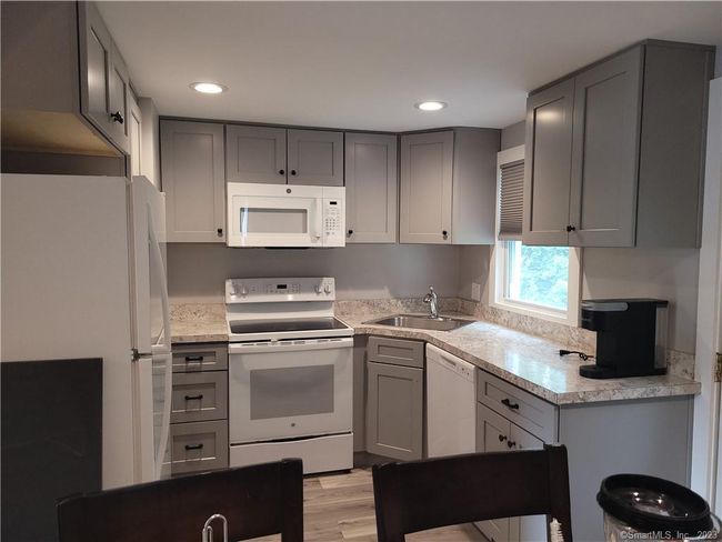 23 Backes Ct, Home with 2 bedrooms, 1 bathrooms and null parking in Wallingford CT | Image 9