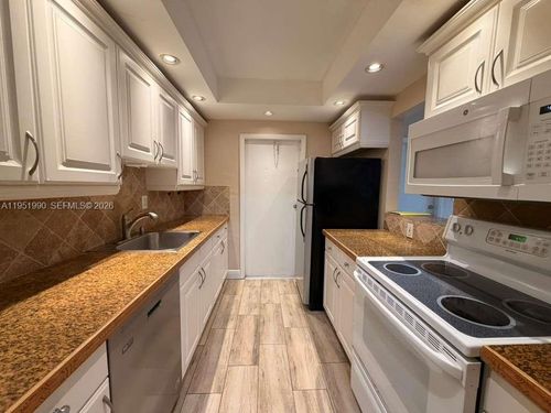 108-kk-13858 Sw 90th Ave, Miami, FL, 33176-9016 | Card Image