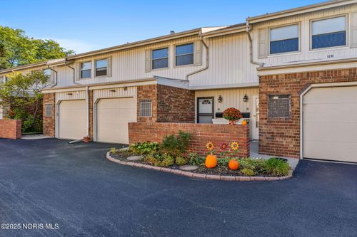 6818 Fenwyck Rd, Maumee, OH, 43537-9000 | Card Image