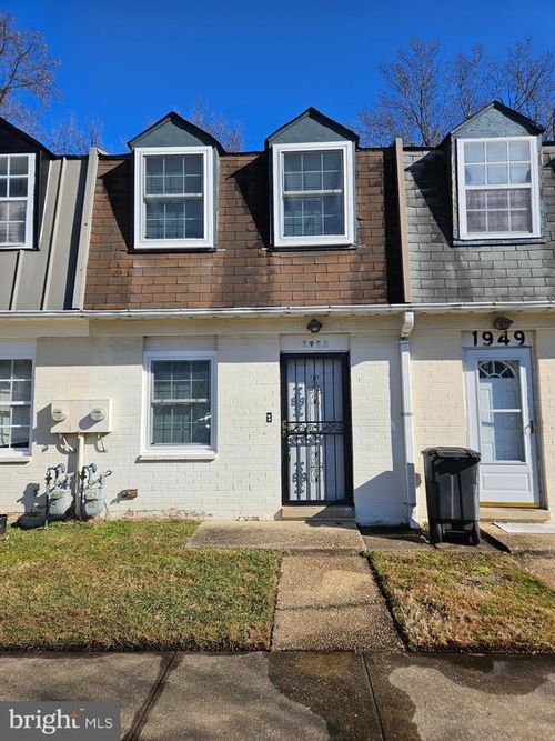 i-255-1951 Dutch Village Dr, HYATTSVILLE, MD, 20785-4155 | Card Image