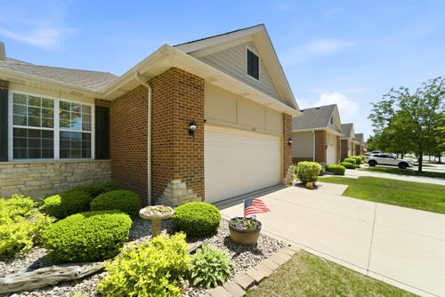 8745 Forest Glen Ct, Saint John, IN, 46373-8795 | Card Image