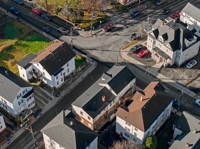726 2 Nd St, Home with 8 bedrooms, 5 bathrooms and 3 parking in Fall River MA | Image 9