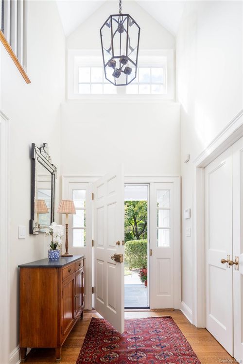 137 Linden Farms Rd, Locust Valley, NY, 11560-2206 | Card Image