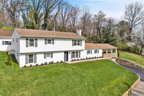 763 Oakwood Dr Sw, Roanoke, VA, 24015-3855 | Card Image