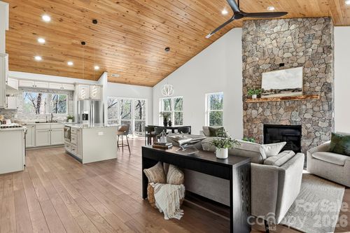 162 Preserve Ct, Hendersonville, NC, 28791-0014 | Card Image