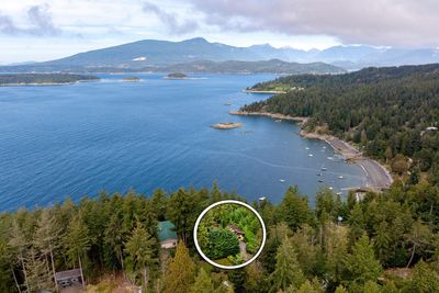 1684 White Sails Dr, House other with 3 bedrooms, 3 bathrooms and null parking in Bowen Island BC | Image 1