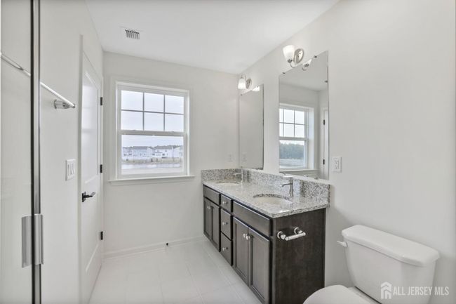 45 E Verbena Lane, House other with 3 bedrooms, 3 bathrooms and null parking in Old Bridge NJ | Image 19
