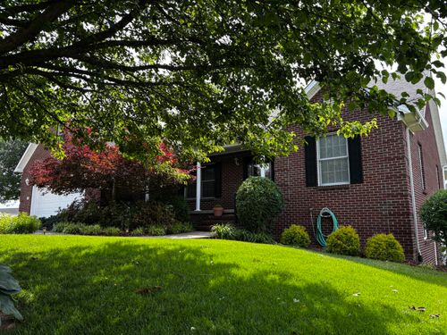 844 Isaac Shelby Cir E, Frankfort, KY, 40601-8806 | Card Image