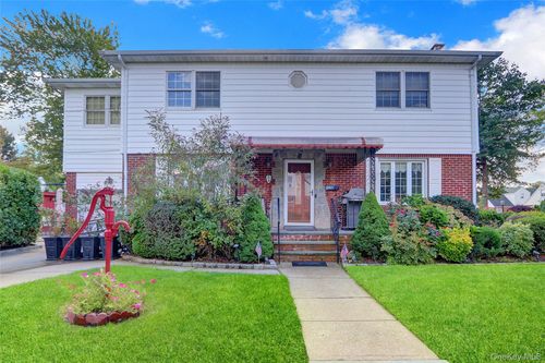 54 Nugent St, New Hyde Park, NY, 11040-1914 | Card Image