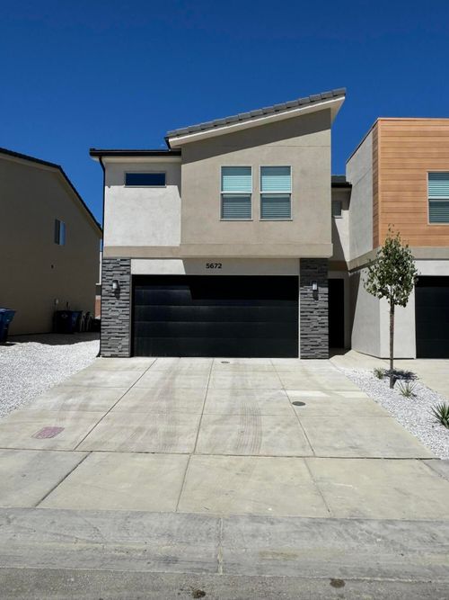 5672 S Duel Ln, St George, UT, 84790-2737 | Card Image
