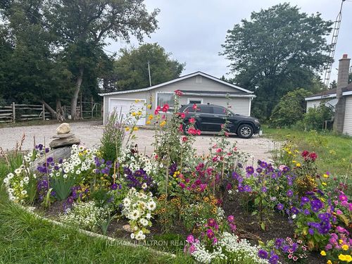 5744 County Rd 90 Road, Springwater, ON, L0M1T0 | Card Image