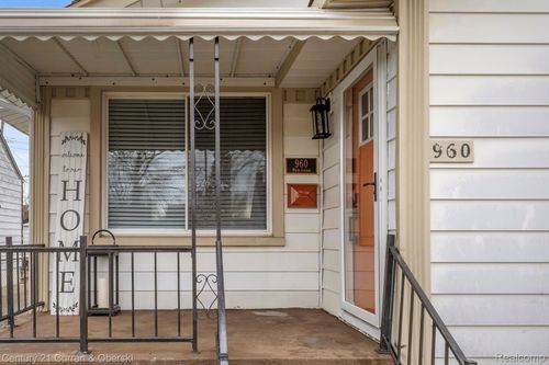 960 White Ave, Lincoln Park, MI, 48146-2770 | Card Image