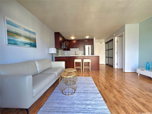 apt-2010-2140 Kuhio Ave, Honolulu, HI, 96815-2312 | Card Image