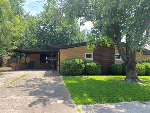 302 Meadow Dr, Gainesville, TX, 76240-5132 | Card Image