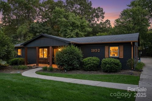 1952 13th St Ne, Hickory, NC, 28601-2132 | Card Image