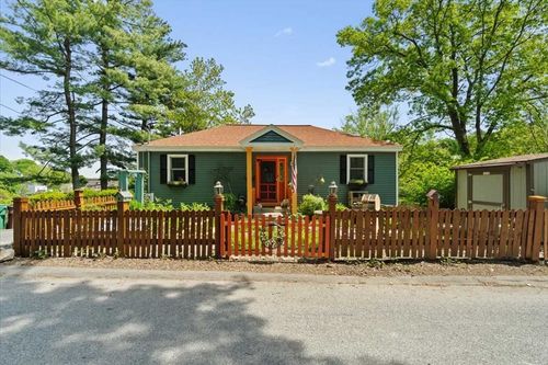 212 Grove St, Clinton, MA, 01510 | Card Image