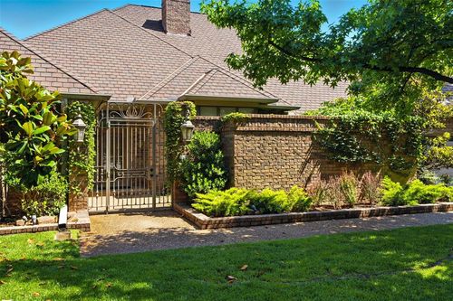 1409 Glenbrook Ter, Nichols Hills, OK, 73116-5617 | Card Image