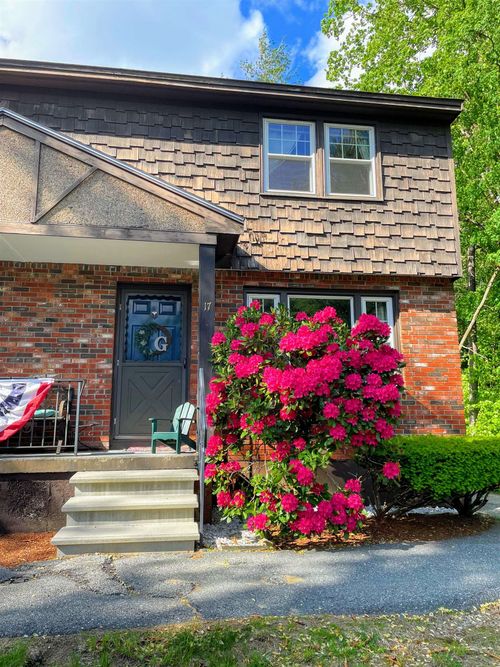 17 Midridge Cir, Londonderry, NH, 03053-3348 | Card Image