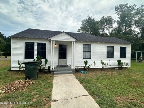 104 Line St, Senatobia, MS, 38668-2457 | Card Image