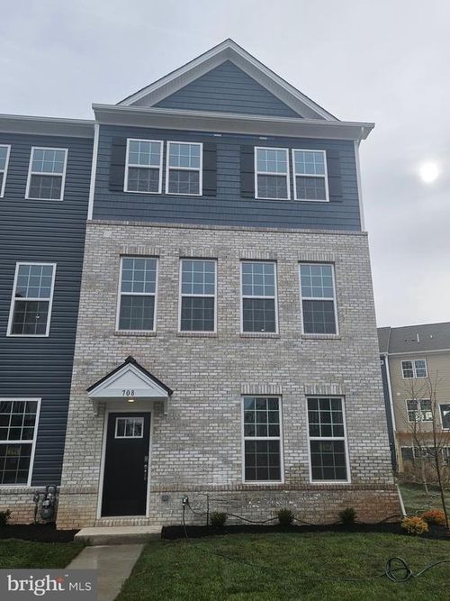 720 Ore St, PHOENIXVILLE, PA, 19460-1352 | Card Image