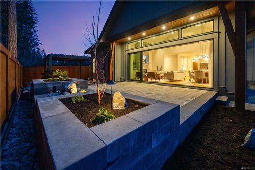 {{alt}} | Card Image