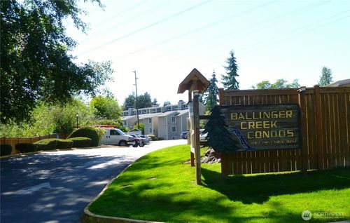 317-19853 25th Ave Ne, Shoreline, WA, 98155-1364 | Card Image