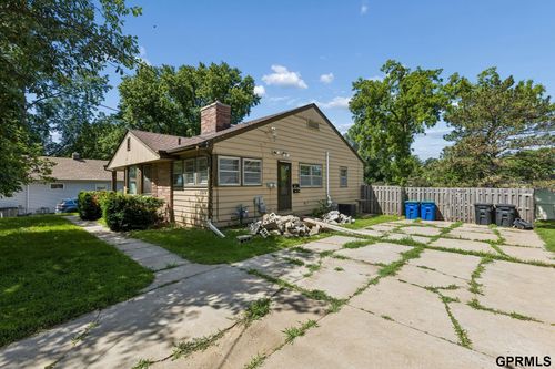 2928 S 50th Street, Omaha, NE, 68106 | Card Image