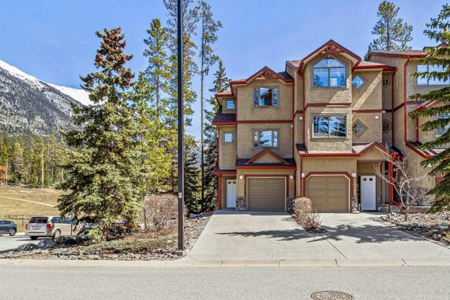 102 - 901 Benchlands Trail, Home with 2 bedrooms, 2 bathrooms and 2 parking in Canmore AB | Image 2