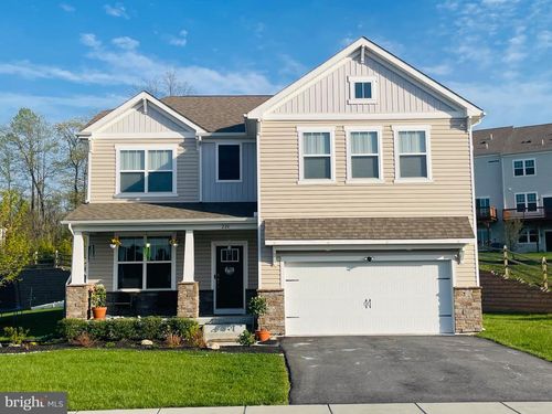 226 Seven Springs Ln, DOWNINGTOWN, PA, 19335-1434 | Card Image