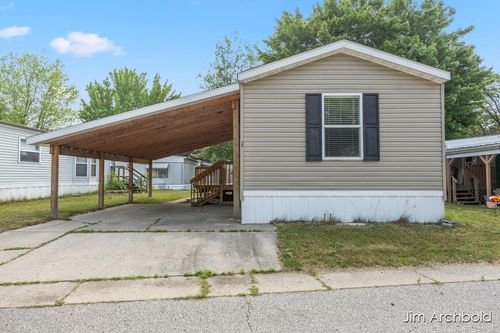 38-927 W Lake Drive, Fremont, MI, 49412 | Card Image