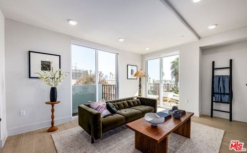 204-707 S Berendo St, Los Angeles, CA, 90005-1603 | Card Image