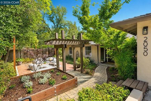 2050 Blackwood Dr, Walnut Creek, CA, 94596-5709 | Card Image