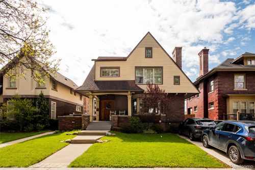 121 Atkinson St, Detroit, MI, 48202-1515 | Card Image
