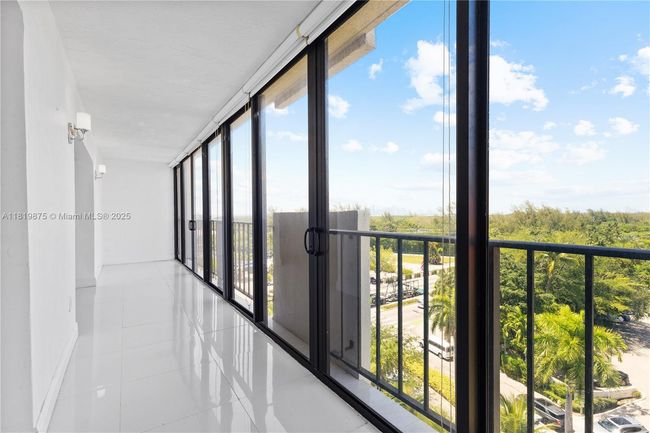 APT-8A - 77 Crandon Blvd, Condo with 2 bedrooms, 2 bathrooms and null parking in Key Biscayne FL | Image 14