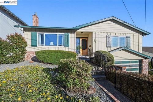 3439 Wyndale Dr, Castro Valley, CA, 94546-2051 | Card Image