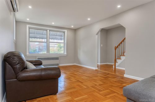 1059 Burke Ave, Bronx, NY, 10469-3820 | Card Image