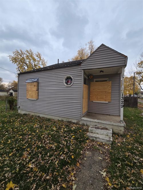 1329 Lincoln Ave, Flint, MI, 48507-1598 | Card Image