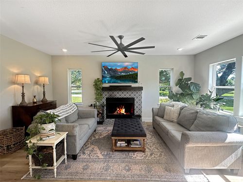 701 S Hudson St, Flatonia, TX, 78941-2263 | Card Image